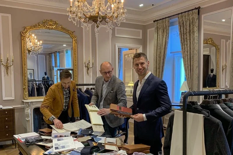Grzegorz Krychowiak w swoim butiku, który mieści się na ul. Wiejskiej w Warszawie