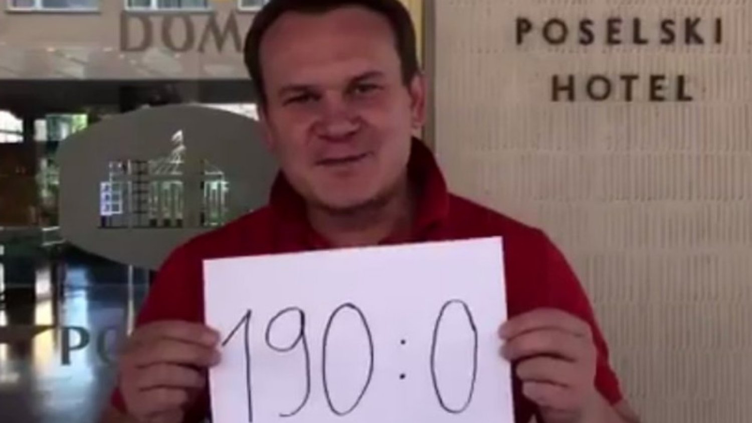 Poseł PiS Dominik Tarczyński kpi pod adresem PO: "Zatkało kakao?".