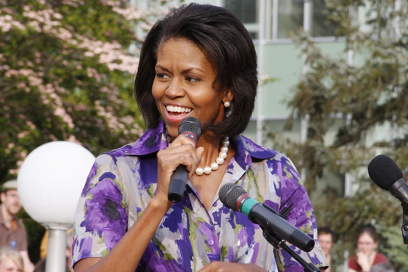 [url=http://tinyurl.com/ogw898n]Michelle Obama[/url] prowadziła autorski program wprowadzania zdrowej żywności do amerykańskich szkół.