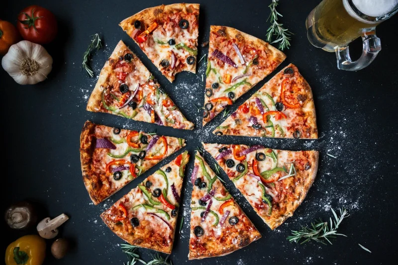 Oto przepis na idealne ciasto na pizzę.