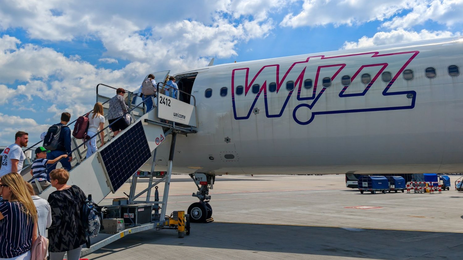 Wizz Air to jeden z przodujących przewoźników oferujących tanie loty. W wakacje 2026 rusza z nowymi trasami