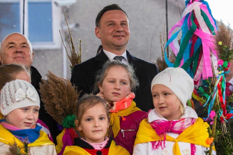 Wizerunek Andrzej Dudy nie jest tak dobry, jak to kreuje jego sztab.