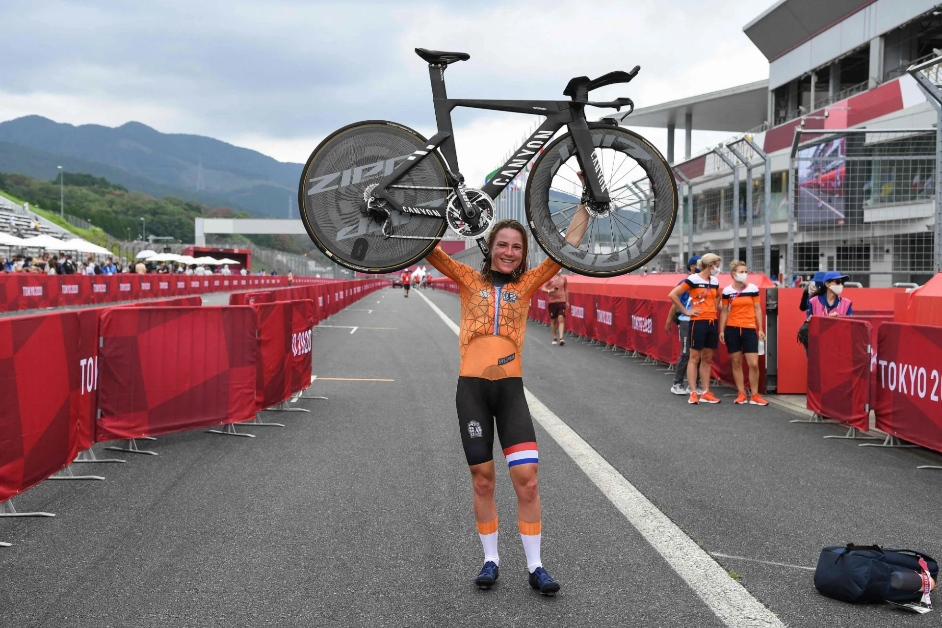 Annemiek van Vleuten zdobyła w Tokio drugi medal, tym razem na pewno złoty