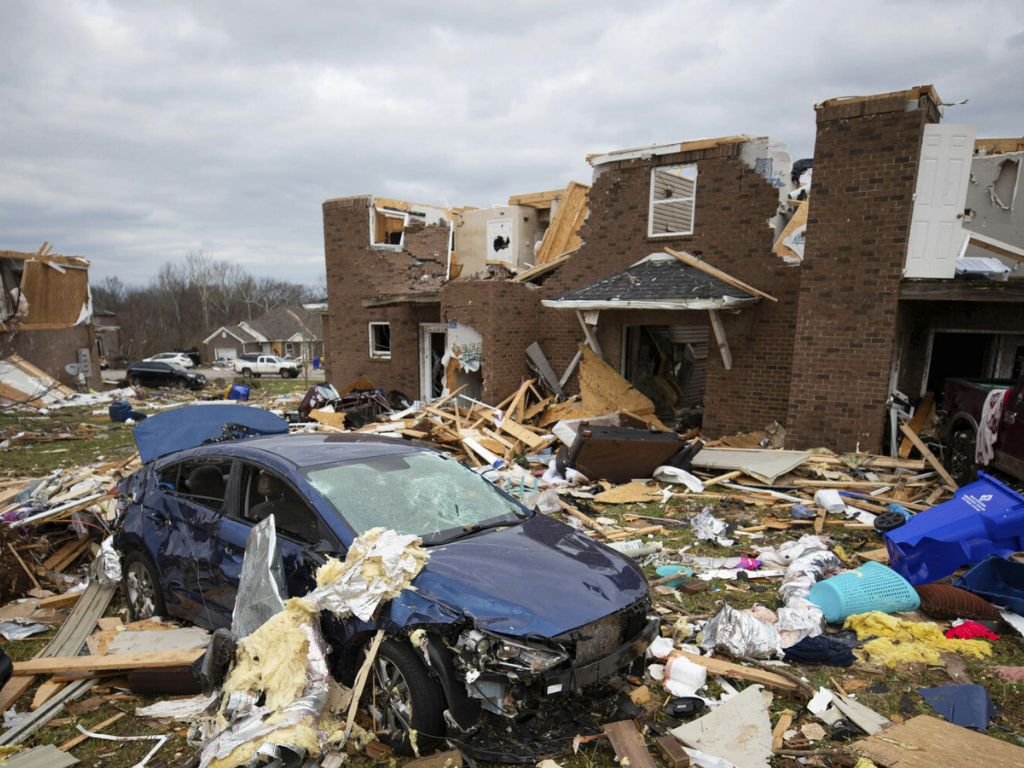Skutki tornada w USA.