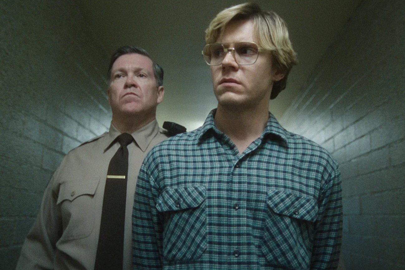 Evan Peters o roli w serialu "Dahmer" i występach w "American Horror Story".