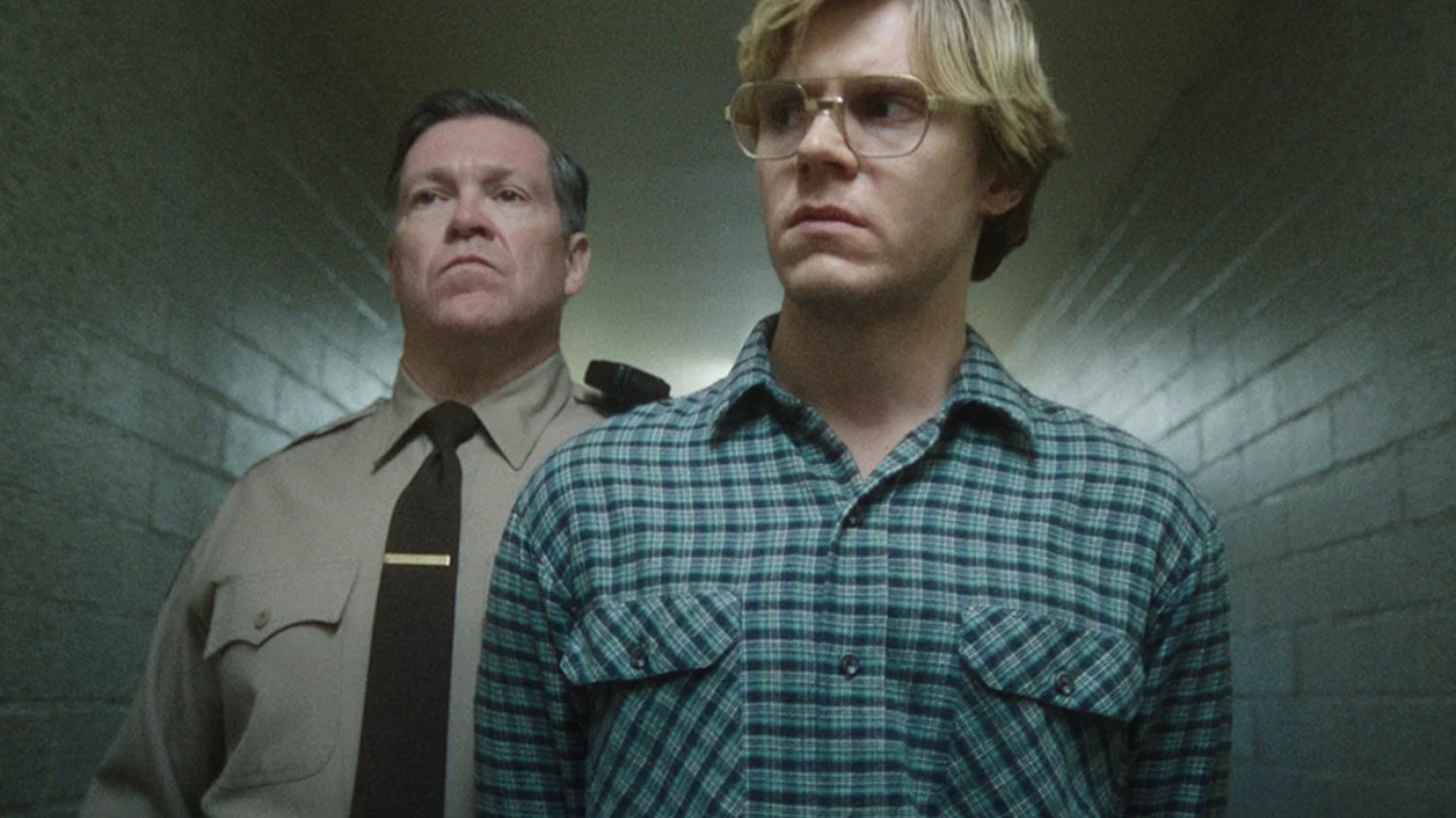 Evan Peters o roli w serialu "Dahmer" i występach w "American Horror Story".