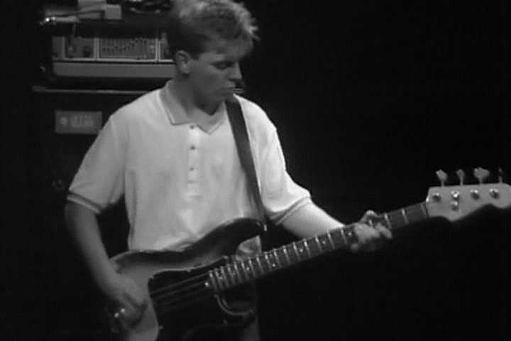 Andy Rourke zmarł w wieku 59 lat. Był basistą The Smiths