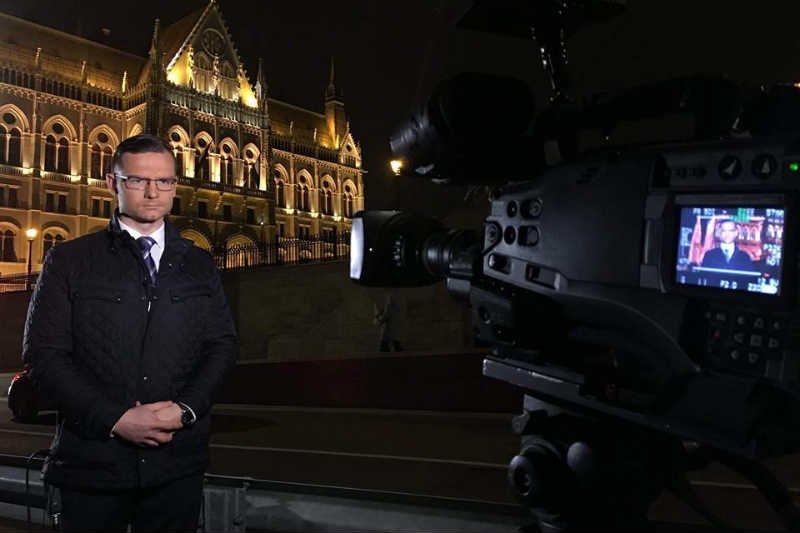 Bartłomiej Graczak z "Wiadomości" chciał pochwalić PiS, a skomplementował PO.