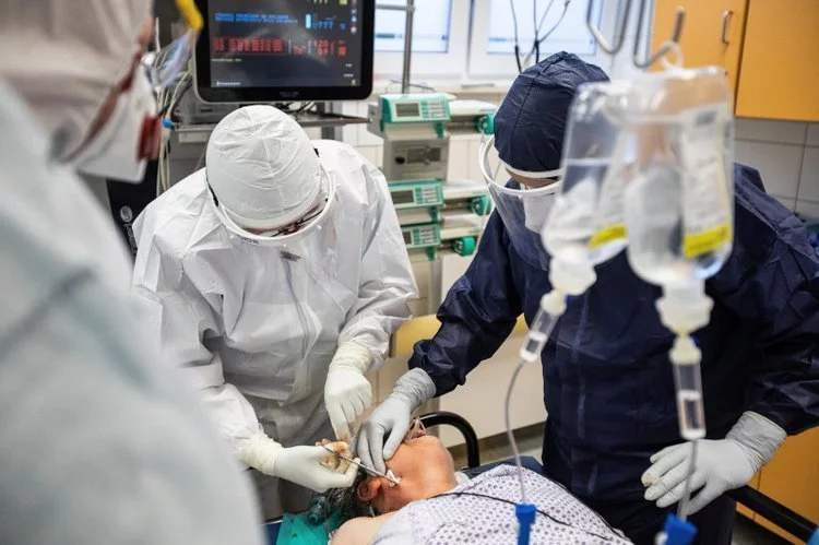 W woj. podlaskim skończyły się wolne respiratory. Koronawirus. Podlaskie: wszystkie respiratory dla pacjentów z COVID-19 zajęte.