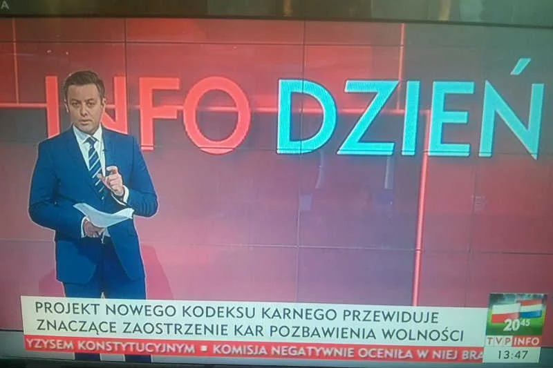 TVP INFO w bardzo ograniczonym zakresie informowało o krytycznej opinii Komisji Europejskiej na temat Polski.
