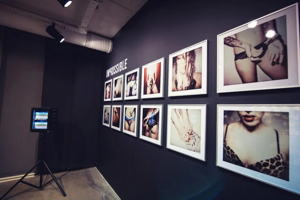 Otwarciu Impossible Project Space towarzyszyła wystawa zdjęć Rafała Masłowa