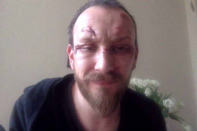 Dramaturg Paweł Demirski został pobity przez kiboli, bo stanął w obronie obrażanego Pakistańczyka.