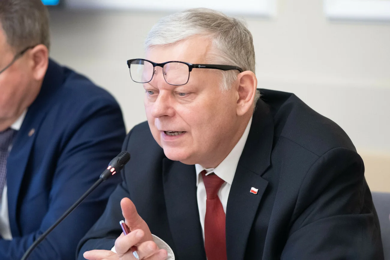 Marek Suski tłumaczył się z odręcznej poprawki do ustawy.