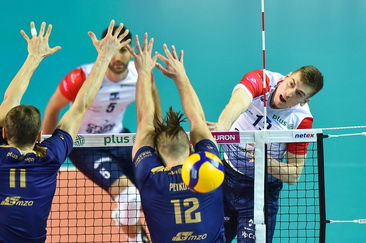 Grupa Azoty ZAKSA Kędzierzyn-Koźle ograła w pięciu setach Projekt Warszawa i jest liderem PlusLigi
