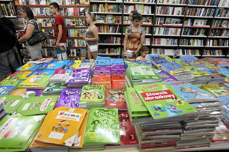 Ministerstwo Finansów sprawdzi, czy przy sprzedawaniu podręczników szkolnych nie dochodzi do łamania prawa