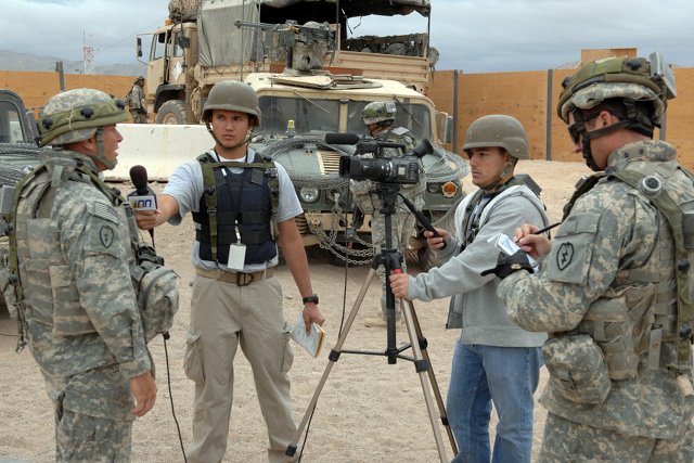 Reporterzy wojenni nie mają łatwego życia.