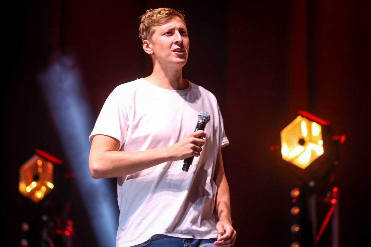 Polski komik Piotr Szumowski.