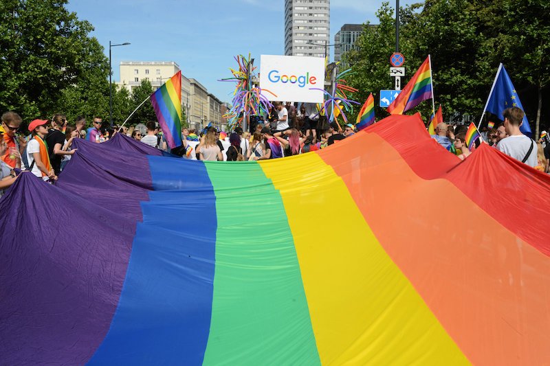 Wojewódzki Sąd Administracyjny w Warszawie: Konstytucja nie zabrania małżeństw jednopłciowych.