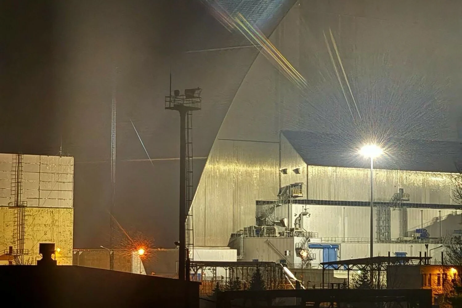 Sarkofag nad Czarnobylem został uszkodzony. Wiadomo, czy to niebezpieczne