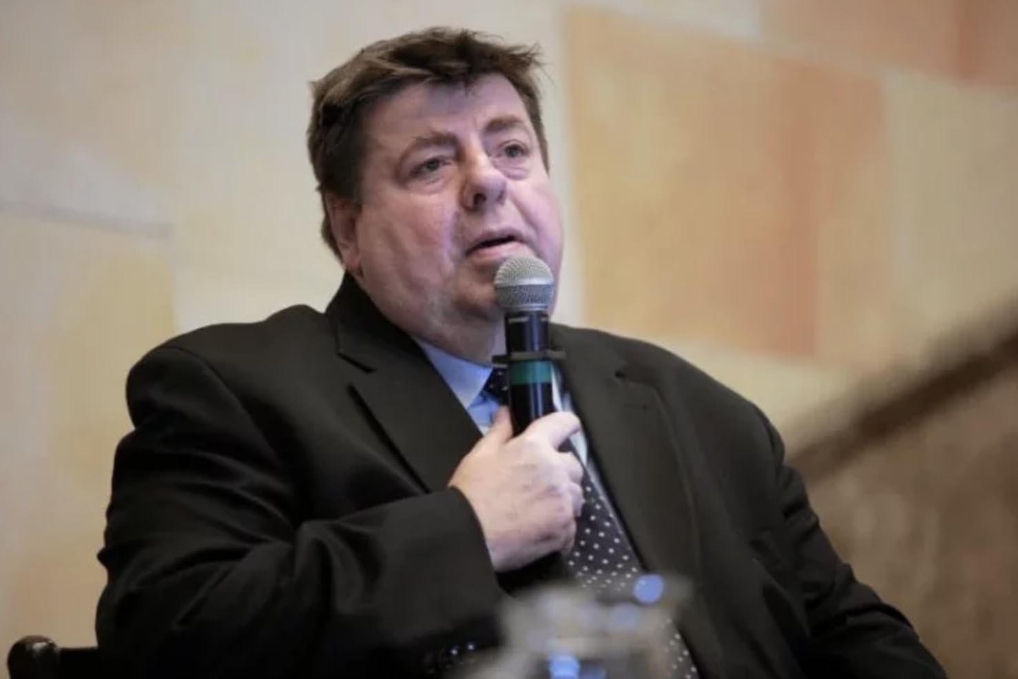 Piotr Semka jest już w lepszym stanie.