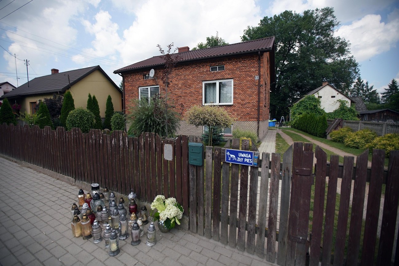 Odbył się pogrzeb 3-osobowej rodziny zamordowanej w Borowcach.