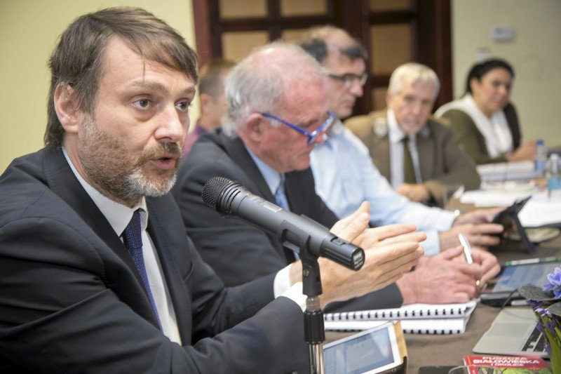 Urzędowe spotkanie z inspektorami UNESCO zostało przerwane zaimprowizowaną modlitwą.