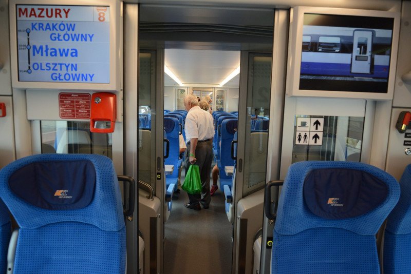 Jeśli chcemy kupić bilet u konduktora, musimy liczyć się z dodatkową opłatą.