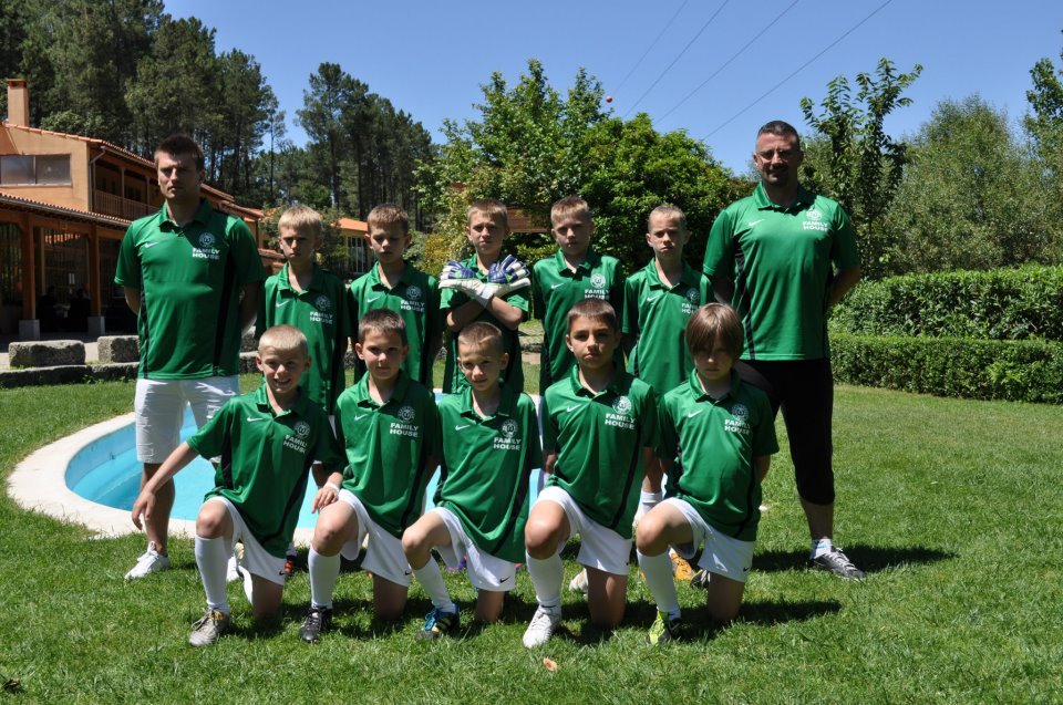 Młoda drużyna warciarzy z rocznika 2001, która świetnie walczyła niedawno na silnie obsadzonym turnieju w Portugalii.