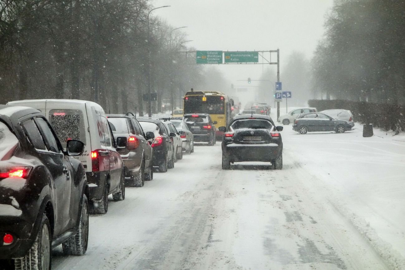 IMGW wydaje alerty przed gołoledzią. W tych regonach trzeba uważać.