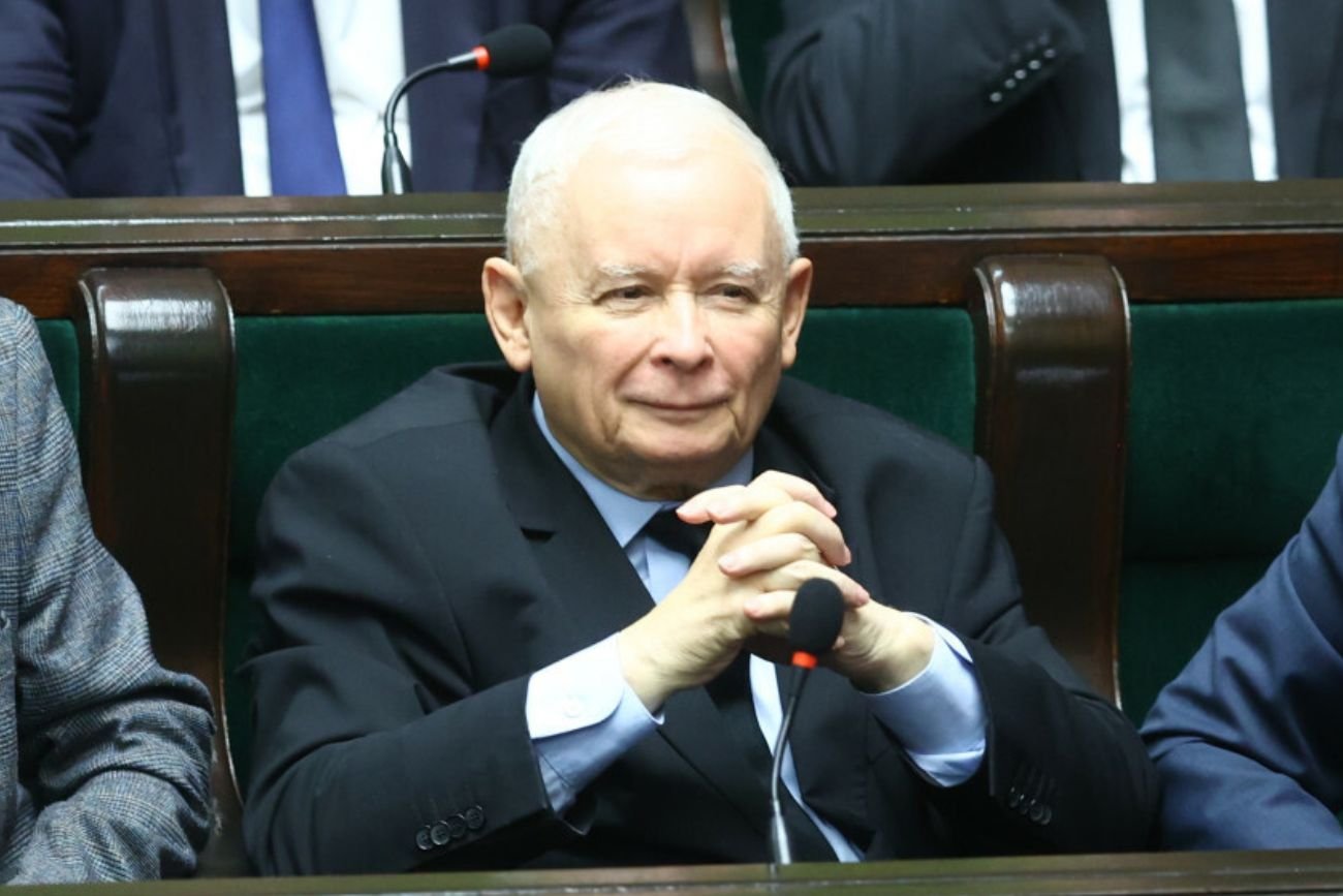 Nowy sondaż CBOS. Poparcie dla PiS rośnie, a Trzecia Droga poniżej progu wyborczego.