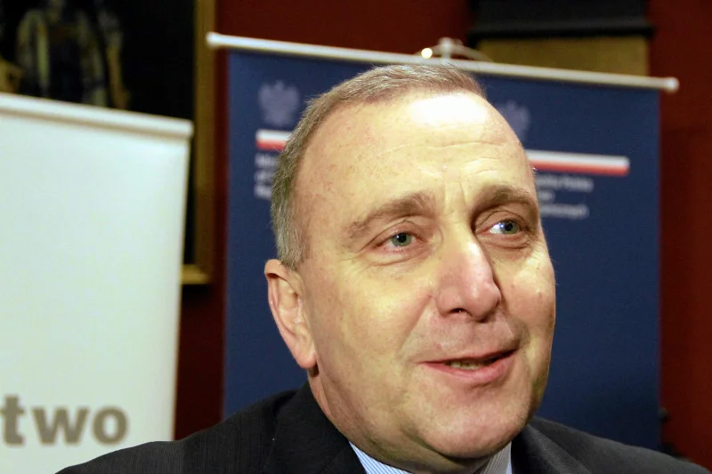 Grzegorz Schetyna staje w obronie Cezarego Grabarczyka i chwali jego postawę.