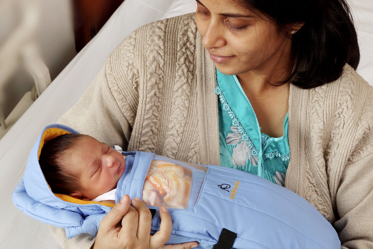 Kocyk Embrace ratuje wcześniakom życie, zachowując przez 8 godzin temperaturę sprzyjającą ich rozwojowi.
