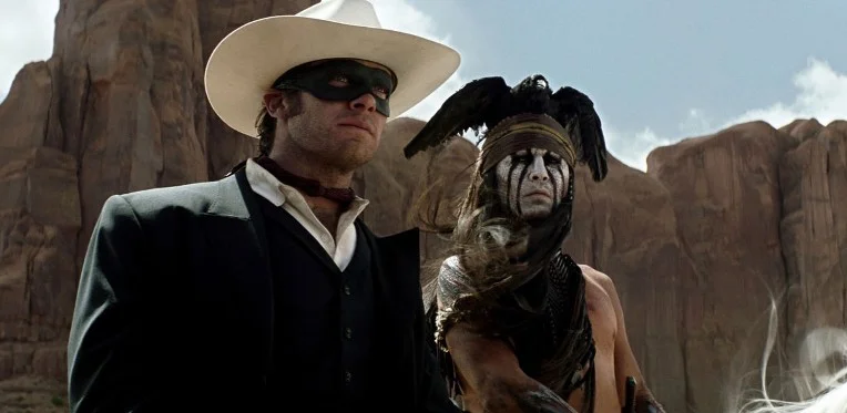 Tytułowy Jeździec (Armie Hammer) i Tonto (Johnny Depp).