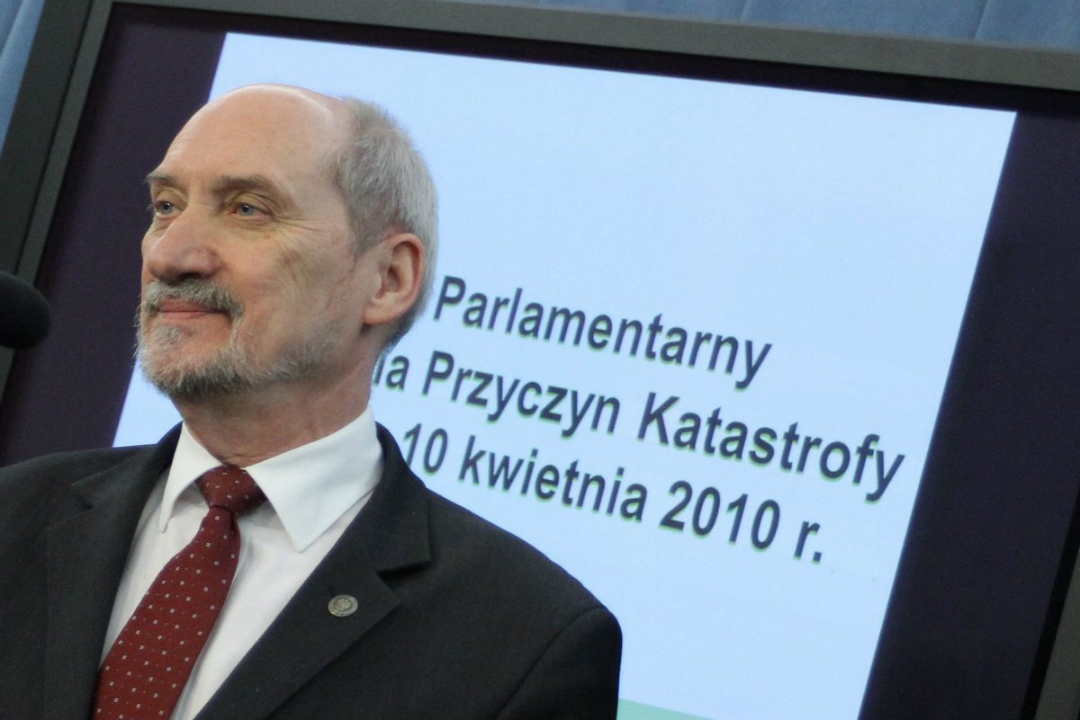 Rząd PiS wielokrotnie oskarżał poprzednią władzę o uleganie Rosjanom ws. zwrotu wraku TU 154, który rozbił się pod Smoleńskiem.