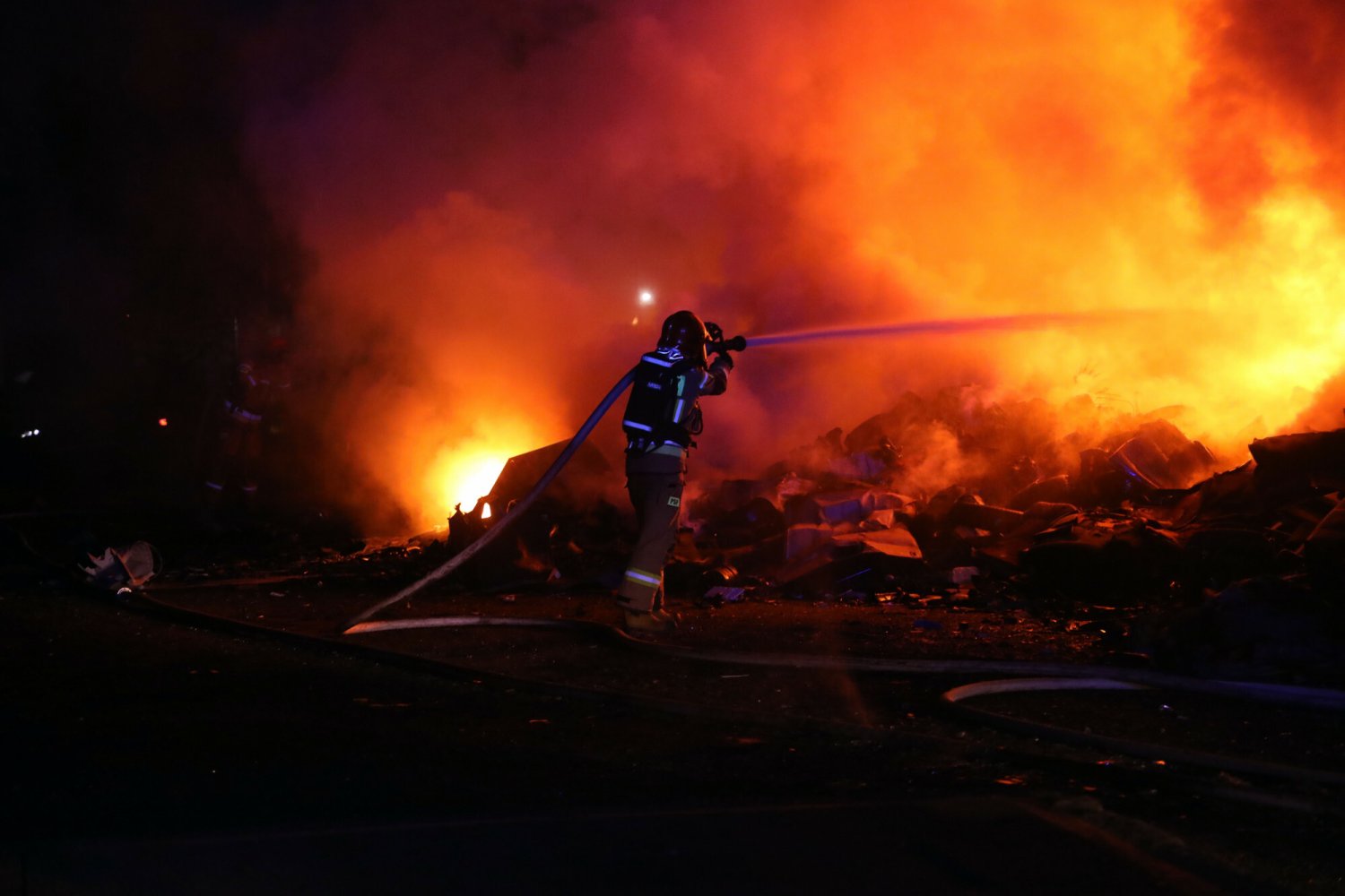 Na autostradzie A4 doszło do dużego wybuchu ciężarówki.