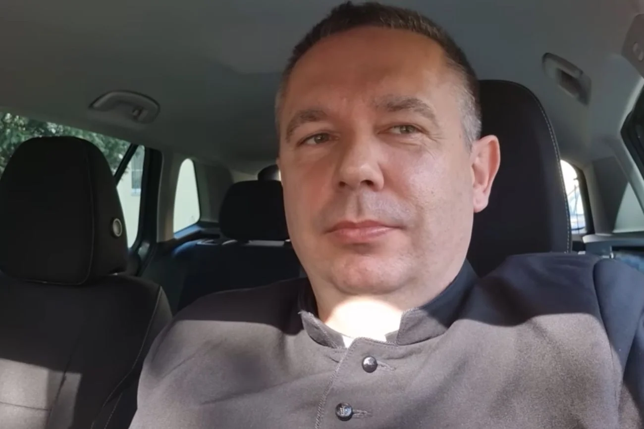 Polscy księża w trudnej sytuacji. Oto, co muszą robić, by związać koniec z końcem. Ks. Daniel Wachowiak o sytuacji duchownych. Muszą pracować dodatkowo.