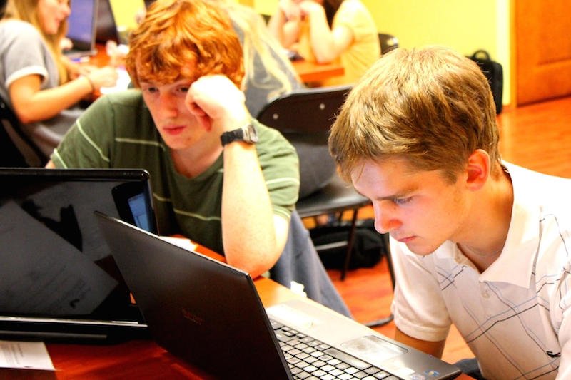 Wypoczywaj i zdobywaj wiedzę. Obozy naukowe nie tylko dla olimpijczyków i "nerdów"