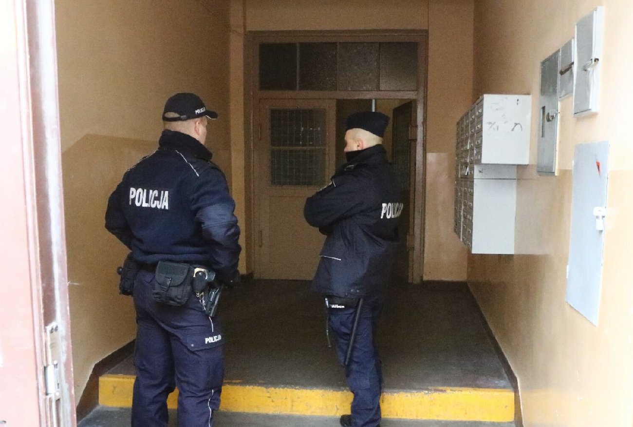 Tajemnicza śmierć seniorki z Chocianowa. Jej ciało leżało w pustym mieszkaniu.