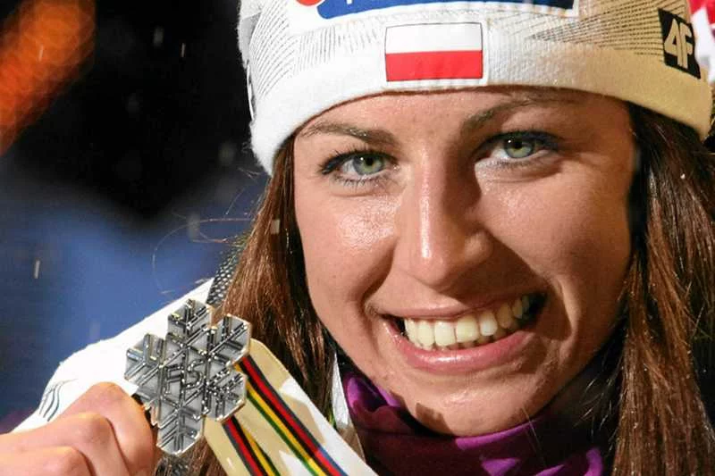 Justyna Kowalczyk z kolejnym swoim medalem.