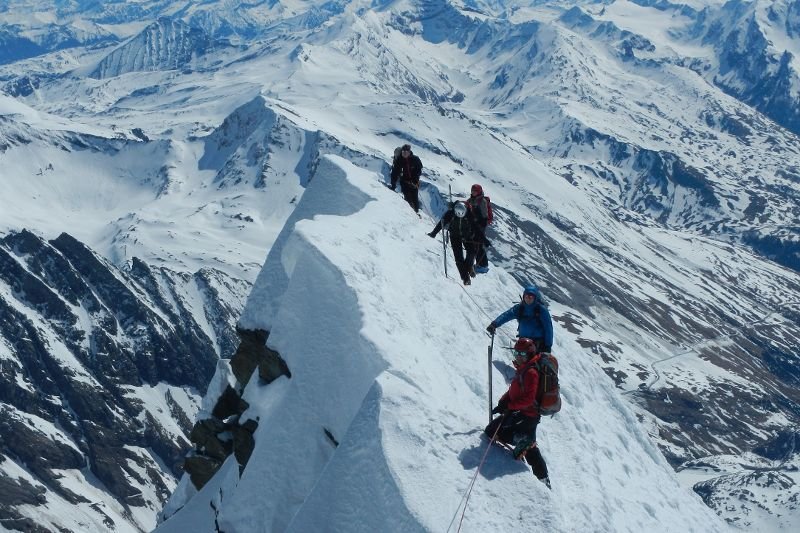 Alpiniści i himalaiści zdobywają szczyty nie tylko dla pięknych fotografii. Na zdjęciu: Großglockner - najwyższy szczyt Austrii.