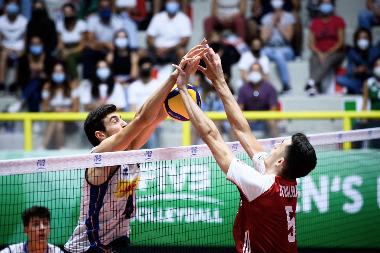 Polscy siatkarze choć prowadzili 2:0 w setach, to ostatecznie przegrali po tie-breaku półfinał MŚ U-21 z Italią.