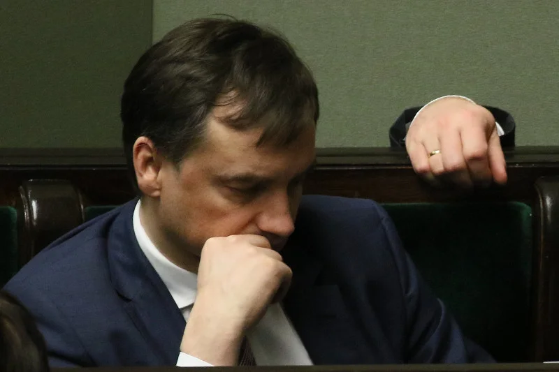 Prawie połowa respondentów uważa, że Zbigniew Ziobro powinien przeprosić byłego zastępcę szefa KNF, Wojciecha Kwaśniaka.