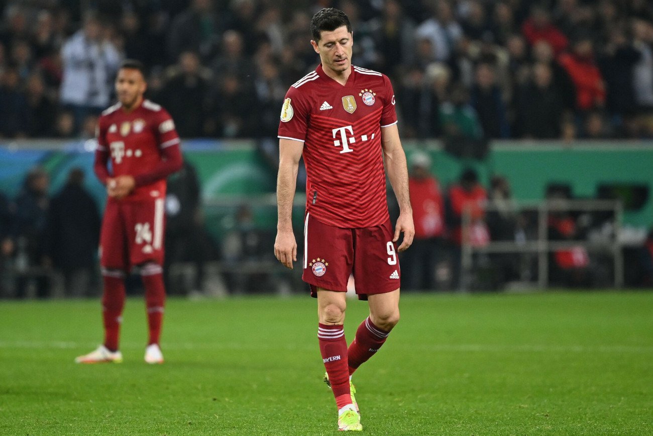 Robert Lewandowski i Bayern Monachium skompromitowali się w środowym meczu Pucharu Niemiec w Mönchengladbach.