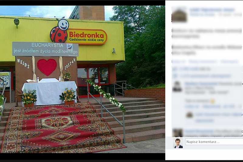 Egzotyczne połączenie. Ołtarz na Boże Ciało i Biedronka