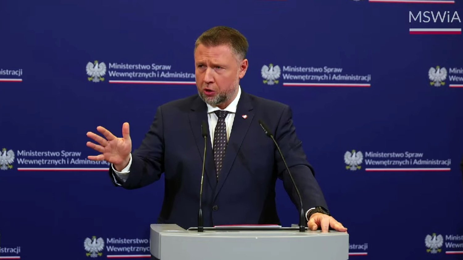 Szef MSWiA Marcin Kierwiński stracił nerwy po pytaniach pracownika TV Republika. Szef MSWiA Marcin Kierwiński na konferencji prasowej.