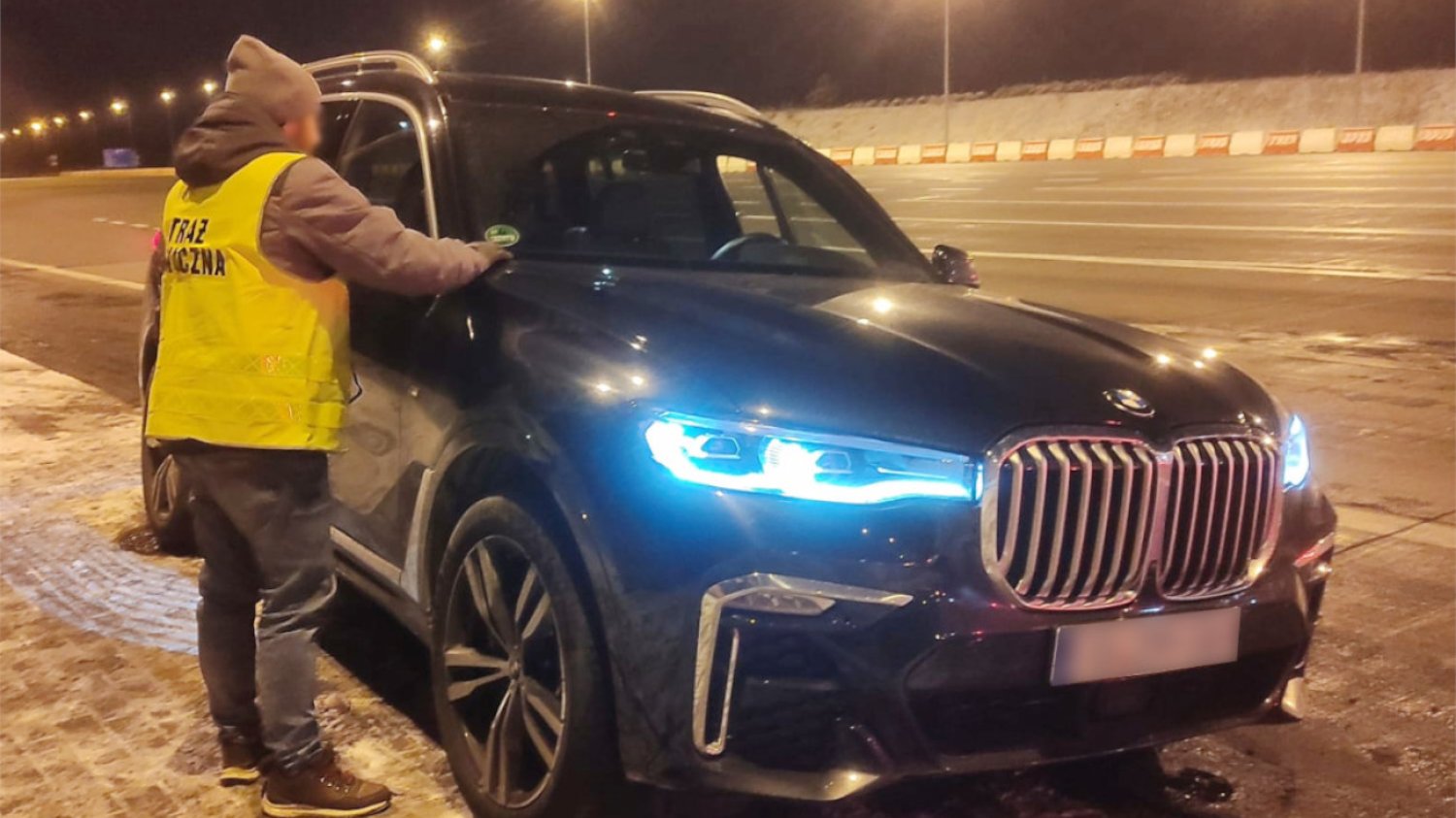 Strażnicy graniczni odzyskali luksusowe BMW X7.