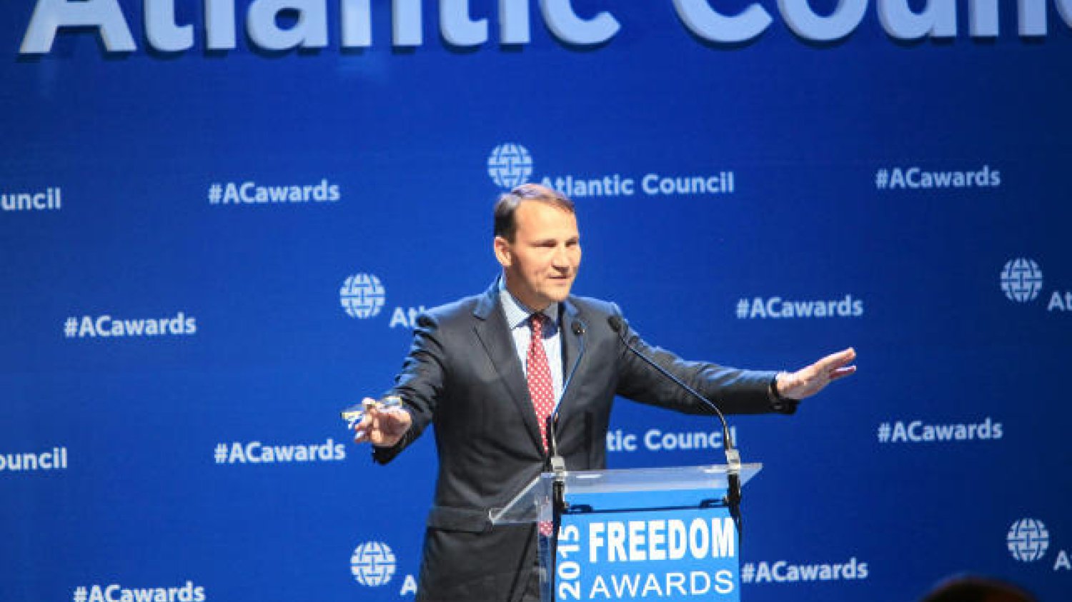 Radosław Sikorski nie narzeka na brak zajęć - teraz będzie doradzać Ukraińcom.