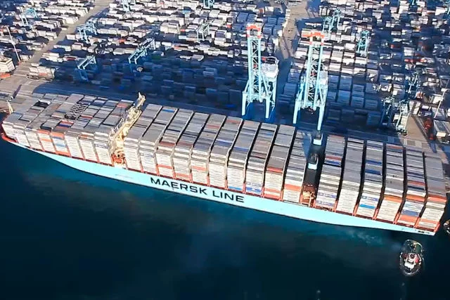 Statek Mary Maersk zabrał na pokład kontenery o łącznej pojemności 17 603 TEU