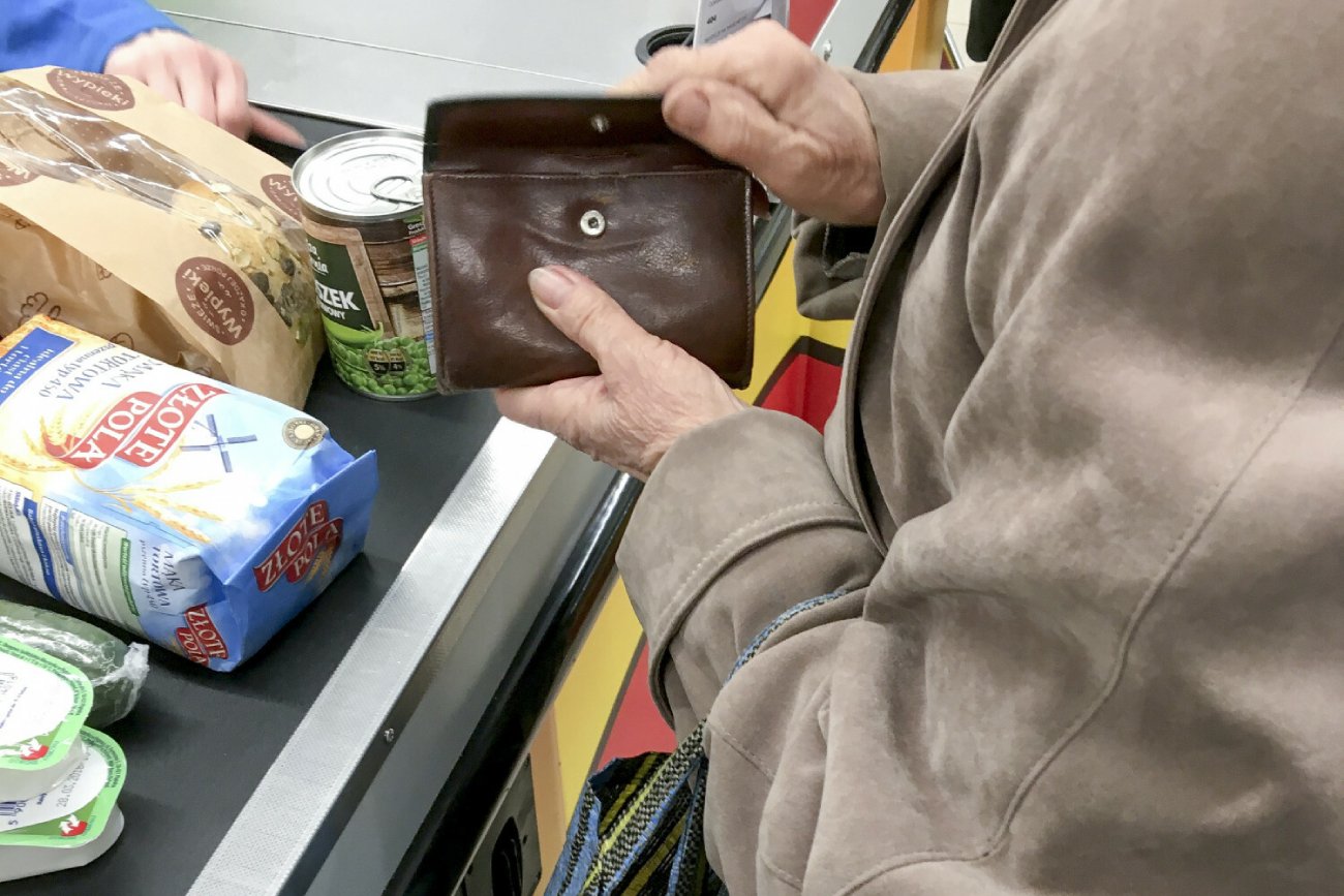 Gorzkie dane, które nie pozostawiają złudzeń. Polaków stać na coraz mniej.