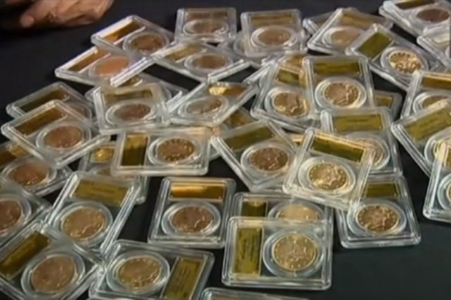 Cześć odnalezionych przez małzeństwo monet